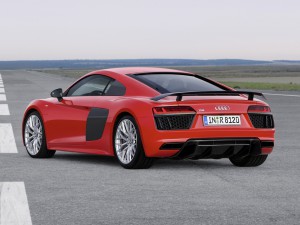 Standaufnahme     Farbe: Dynamitrot    Verbrauchsangaben Audi R8:Kraftstoffverbrauch kombiniert in l/100 km: 12,4 ? 11,8; CO2-Emission kombiniert in g/km: 289 - 275