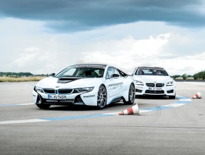 Freude am Fahren: Ein neues Training findet mit den beiden Top-Modellen von BMW i und BMW M statt. (Werksfoto)