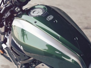 Ein Hauch von England: Die Farbe der neuen Yamaha XRS700 erinnert an das klassische „British Racing Green“ der eherwürdigen Triumphs. (Werksfoto)