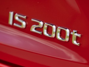 „t“ wie Turbo: Der neue 2,0-Liter-Reihenvierzylinder im Lexus IS 200t leistet 245 PS. Das reicht einen Sprint von 0 auf 100 km/h in 7 Sekunden. (Werksfoto)
