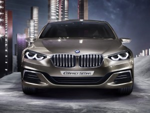  Voll fett: Ohne Größenmaßstab macht besonders die Front des BMW Concept Compact Sedan der des neuen BMW 7er in Sachen Präsenz Konkurrenz. (Werksfoto)