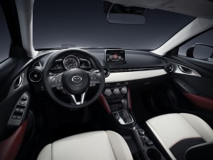 Ab der Ausstattungslinie Center-Line ist beim neuen Mazda CX-3 das Konnektivitätssystem MZD Connect an Bord, das Zugriff auf viele Internet-Funktionen und -Dienste ermöglicht. (Werkesfoto)