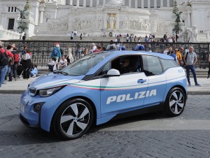 Ciao raggazo: Der BMW i3 macht auch in der „Uniform“ der italienischen Polizei eine „bella figura“. (Werksfoto)