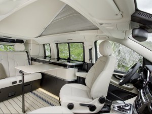 Luxuriöses Ambiente: Nicht nur Yachtbesitzern wird das Interieur des Mercedes-Benz Marco Polo Reisemobils gefallen. (Werksfoto)