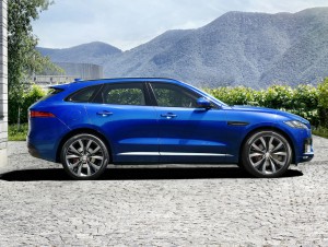 Zum Start: Die "First Edition" des neuen Jaguar F-PACE gibt es unter anderem in der auffälligen Sonder-Metallicfarbe Caesium Blue. (Werksfoto)