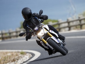 Fahrspaß garantiert: Die neue BMW G 300 R ist ein ideales Bike für Motorrad-Einsteiger. (Werksfoto)