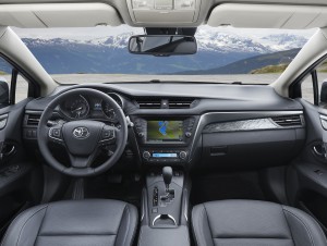 Leiser: Die Qualitätsanmutung und der Geräuschkomfort im Innenraum des Toyota Avensis wurden verbessert. (Werksfoto)