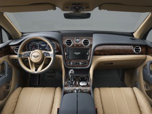 Sehr fein: Das Cockpit des Bentayga setzt neue Standards in puncto Luxus und Präzision. (Werksfoto)