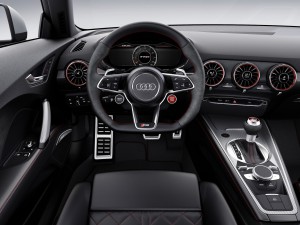 Fahrerorientiert: Serienmäßig mit volldigitalen Audi virtual cockpit und Schaltblitz, der das Erreichen der Drehzahlgrenze symbolisiert. (Werksfoto)