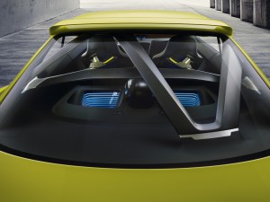 Der neue BMW 3.0 CSL Hommage mit Lichtinszenierung der Batterie für den e-Boost.