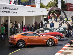 Jaguar ist in diesem Jahr wieder mit einem großen, für alle Besucher offenen Stand auf dem Oldtimer-Grand-Prix vertreten. (Werksfoto)